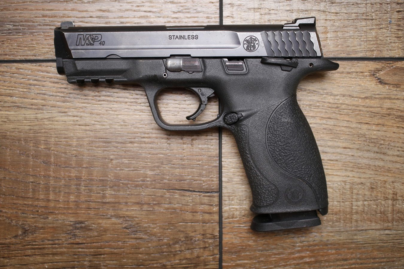 SMITH AND WESSON M&P40 40 S&W Police Trade-In Pistol with Manual Thumb Safety